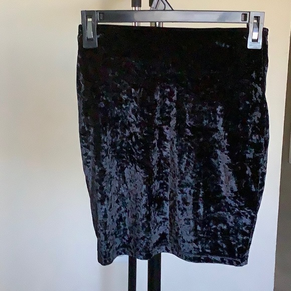 H&M two pieces velvet skirt set - Picture 2 of 5